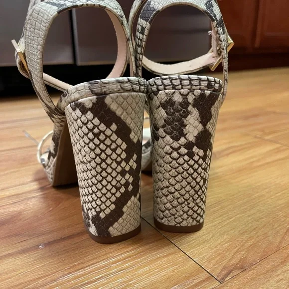 Mix No. 6 Snakeskin Heels Size 6 - Picture 5 of 9